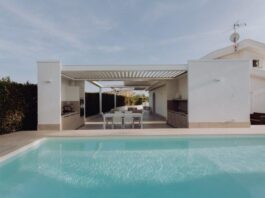 Puglia: tende a pergola per 60 mq di superficie coperta