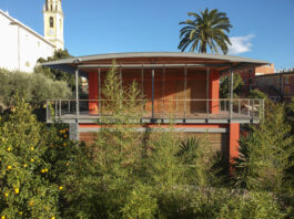 La villa disegnata a Nervi da Maurizio Varratta (e le sue tende)