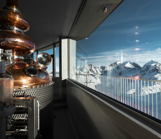 Una distilleria ad alta quota con vetrocamera con distanziatore warm-edge