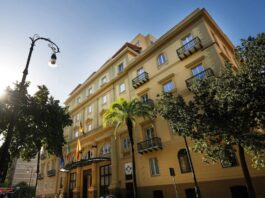 Il Grand Hotel et Des Palmes di Palermo e le sue porte