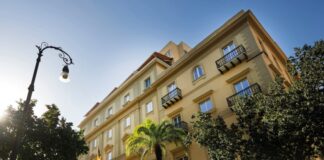 Il Grand Hotel et Des Palmes di Palermo e le sue porte