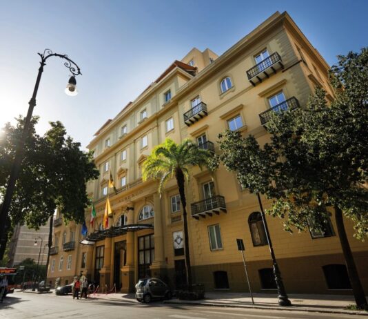 Il Grand Hotel et Des Palmes di Palermo e le sue porte