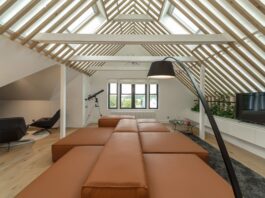 La mansarda per gli hobby con le nuove finestre per tetto