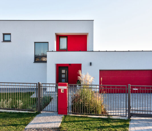 Flame red: variante rossa per serramenti esterni