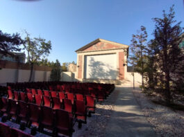 L’arena estiva e la sua serranda avvolgibile