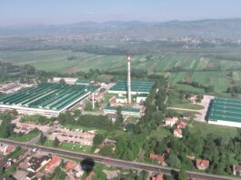 Pannelli fotovoltaici sopra i tetti degli stabilimenti Fakro