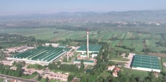 Pannelli fotovoltaici sopra i tetti degli stabilimenti Fakro