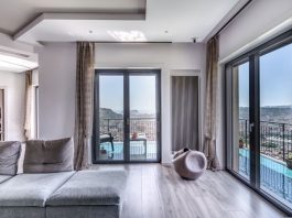 Serramenti a tutto vetro sul Golfo di Napoli