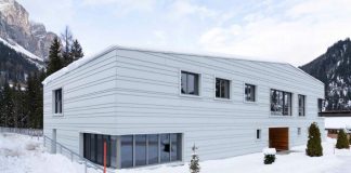 Caserma Tempesti di Corvara: alluminio e legno insieme