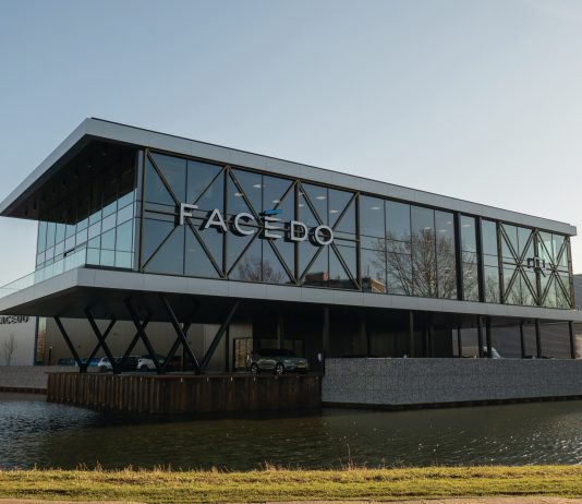 Facédo inaugura la sua nuova sede e presenta facciate innovative