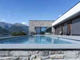 Como: la villa con i serramenti in legno-alluminio