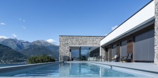 Como: la villa con i serramenti in legno-alluminio