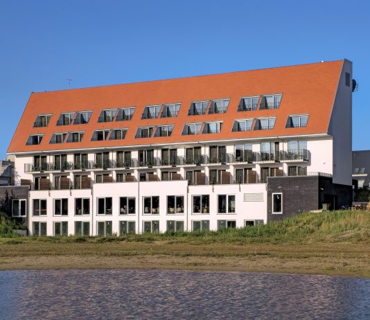 Il Dune Hotel di Nieuwpoort con i vetri a controllo solare