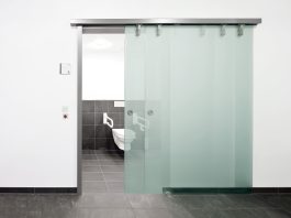 Soluzioni dormakaba: accessibilità e igiene senza compromessi nelle toilette