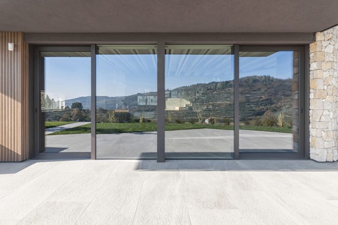 Casa T - Arch Albino Finotti - foto Lorenzo Linthout - RAL8019 (1)