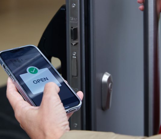 Multiblindo Smart, la serratura connessa, motorizzata e autorichiudente