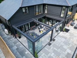 La residenza nel Kent e la pergola Kedry Skylife