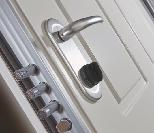 Il defender magnetico per proteggere la serratura della porta blindata