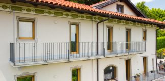 Finestre in legno per un edificio del Quattrocento