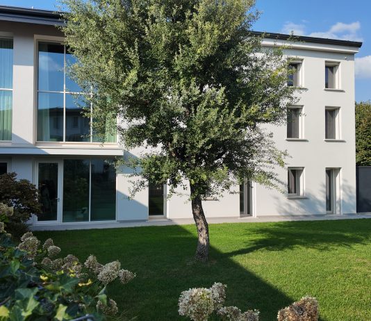 Panificio ristruttura il fienile con i vetri Optimus