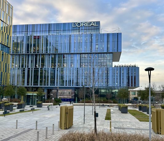 La sede L’Oreal Italia e gli 8mila mq di superficie vetrata