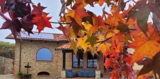 Il relais vista Langhe con finestre in legno