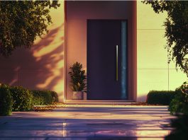 Giesse presenta Proxima, cerniera ultrasottile per porte in alluminio