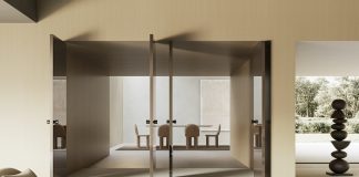 L’innovativa porta a bilico con apertura in due direzioni