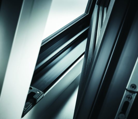 VEKA ridefinisce gli standard delle finestre in alluminio con il sistema misto AluConnect