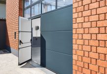 Portoni vetrati e chiusure tecniche per la nuova sede di Sport Classic Garage