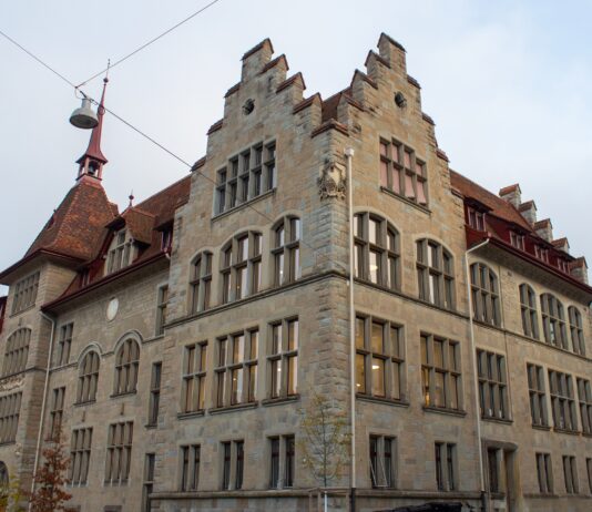 Il distanziatore a bordo caldo per il complesso Lavater