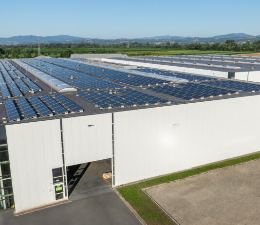 Il nuovo impianto fotovoltaico sui tetti degli stabilimenti Fakro