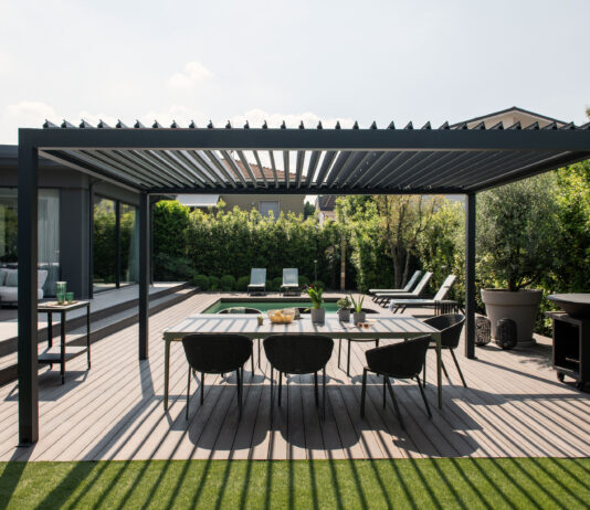 Movie: la nuova pergola bioclimatica con lamelle orientabili