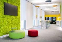 Il restyling della sede UniCredit di via Fara e le sue tende