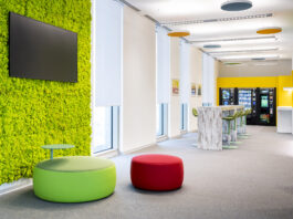 Il restyling della sede UniCredit di via Fara e le sue tende