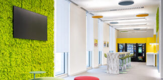 Il restyling della sede UniCredit di via Fara e le sue tende