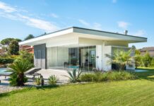 Glisse, la vetrata scorrevole tutto vetro per outdoor e hospitality