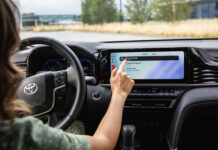 Portoni e cancelli si comandano dal display dell’auto