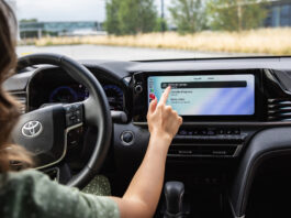 Portoni e cancelli si comandano dal display dell’auto