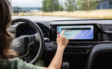 Portoni e cancelli si comandano dal display dell’auto
