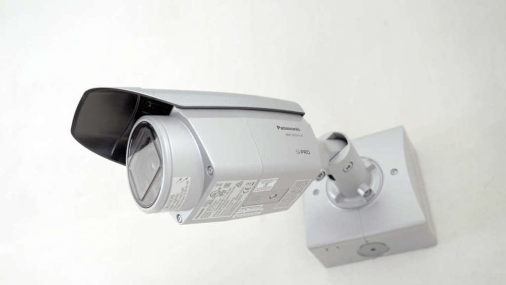 Telecamera IP Panasonic S WV-S1531LN, dedicata alla sorveglianza della cassa/biglietteria