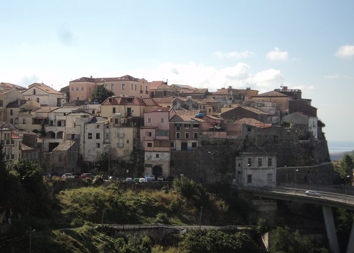 1440px-Scorcio_di_Catanzaro