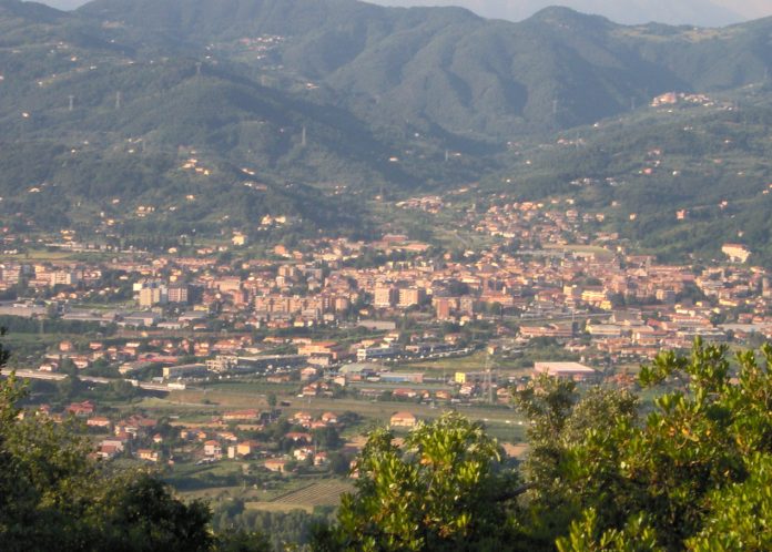 Sarzana_-_Panorama_(da_Monte_Caprione)