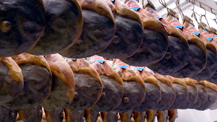 prosciutti in stagionatura ottobre 2025