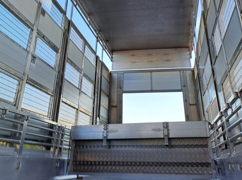 camion allevamento suini