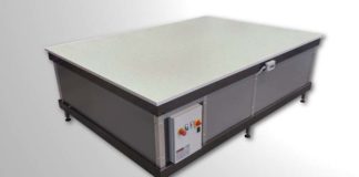 A quality spreading with needles table