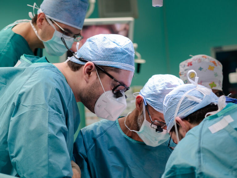 Dal bisturi al braccio robotico: il futuro della trapiantologia è già iniziato