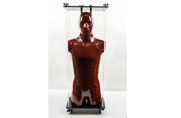 Nuovo prototipo di generatore a neutroni per radioterapia intraoperatoria