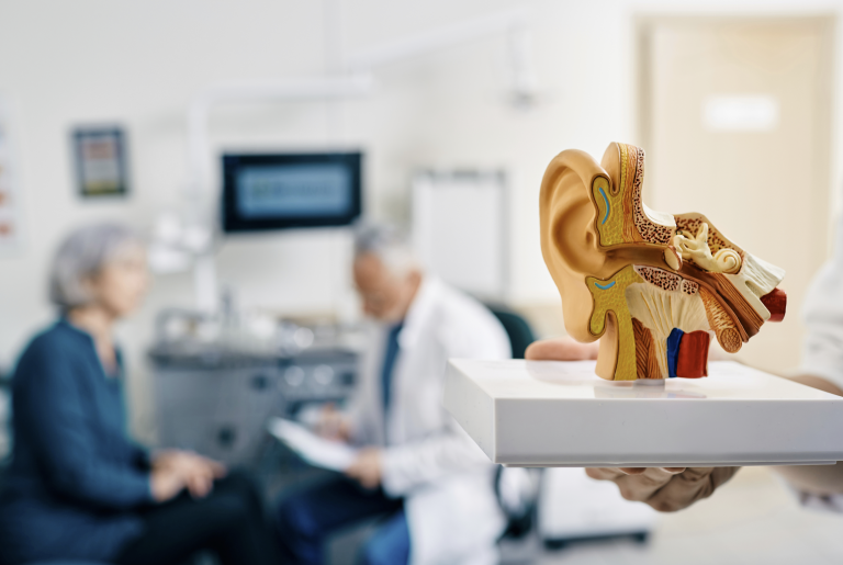 Orecchio bionico, il futuro è la IA