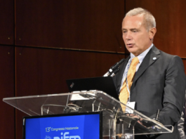 Blocco del decreto sulle borse di studio: a rischio la formazione degli specializzandi in fisica medica Fabrizio Banci Buonamici, presidente dell’Associazione Italiana di Fisica Medica e Sanitaria (AIFM), durante un intervento pubblico